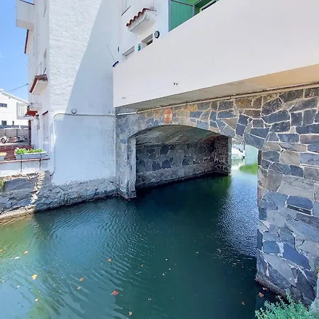 Apartment Fisherman House Near The Empuriabrava